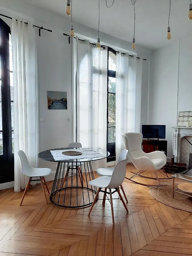 Appartement L'Ile Des Prevots à Crosne 0*,